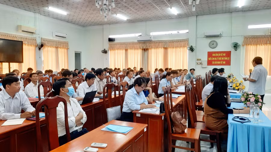 Các đại biểu tham dự hội nghị.