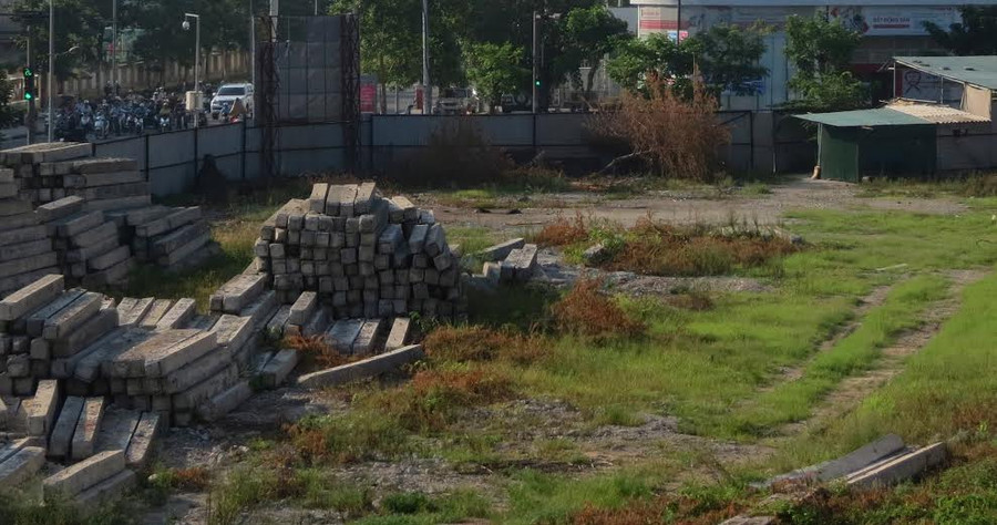 Sau 6 năm dự án Khách sạn Petrolimex Huế mới chỉ ép 501 cọc móng
