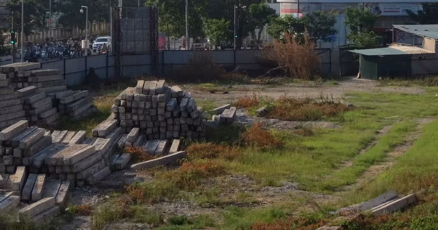 Sau 6 năm dự án Khách sạn Petrolimex Huế mới chỉ ép 501 cọc móng
