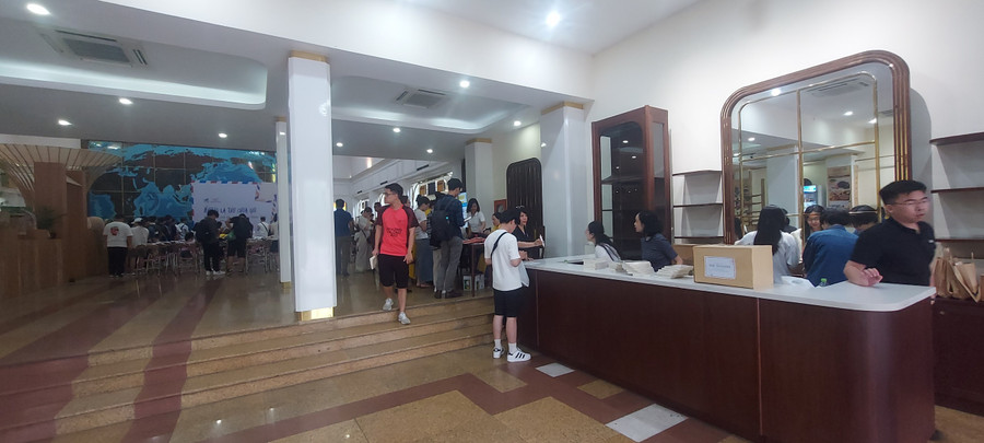 Quầy báo ở Bưu điện Hà Nội nay không còn nữa. Ảnh: Bình Thanh. Quầy báo ở Bưu điện Hà Nội nay không còn nữa. Ảnh: Bình Thanh.