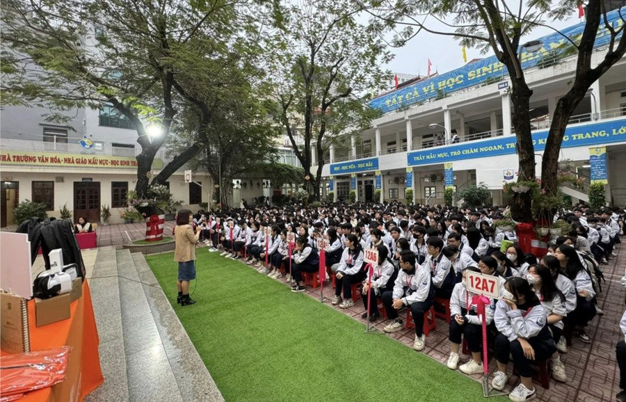 Một hoạt động tư vấn tuyển sinh, hướng nghiệp của Trường THPT Hoàng Cầu. Ảnh: Website nhà trường Một hoạt động tư vấn tuyển sinh, hướng nghiệp của Trường THPT Hoàng Cầu. Ảnh: Website nhà trường