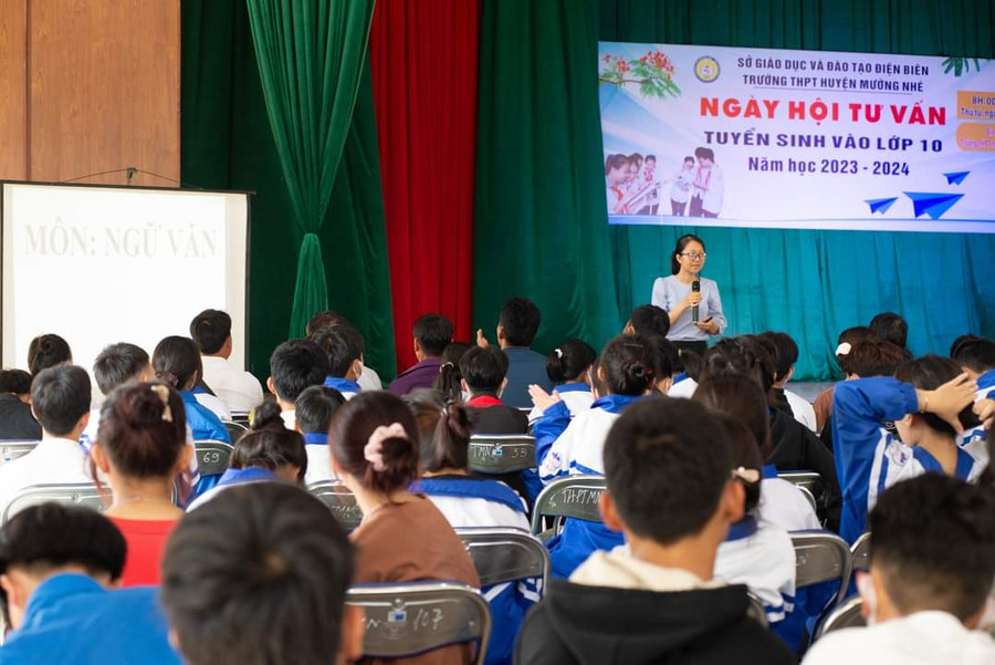 Hoạt động tư vấn, tuyển sinh vào lớp 10 do Trường THPT huyện Mường Nhé tổ chức cho học sinh lớp 9 trên địa bàn.