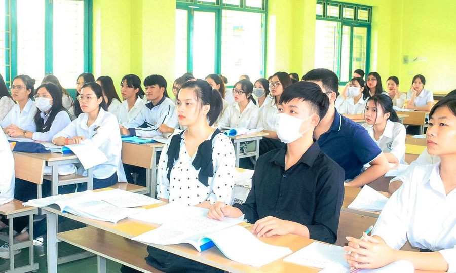 Sinh viên Trường ĐH Hồng Đức trong giờ học.
