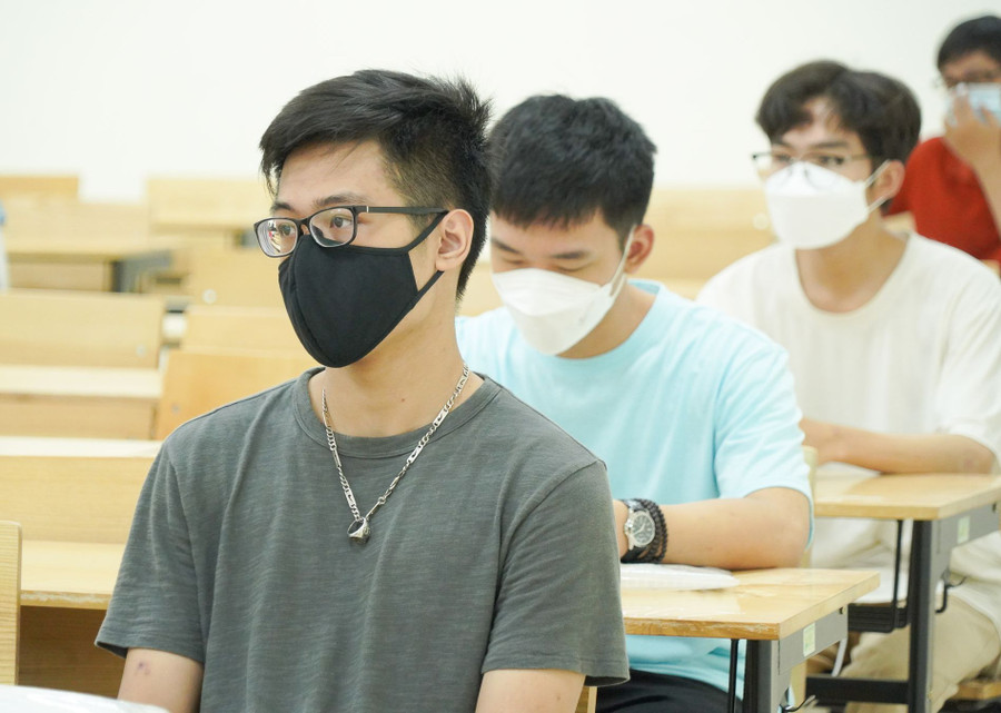 Thí sinh tham dự Kỳ thi đánh giá tư duy năm 2022 của ĐH Bách khoa Hà Nội. Ảnh: TG Thí sinh tham dự Kỳ thi đánh giá tư duy năm 2022 của ĐH Bách khoa Hà Nội. Ảnh: TG