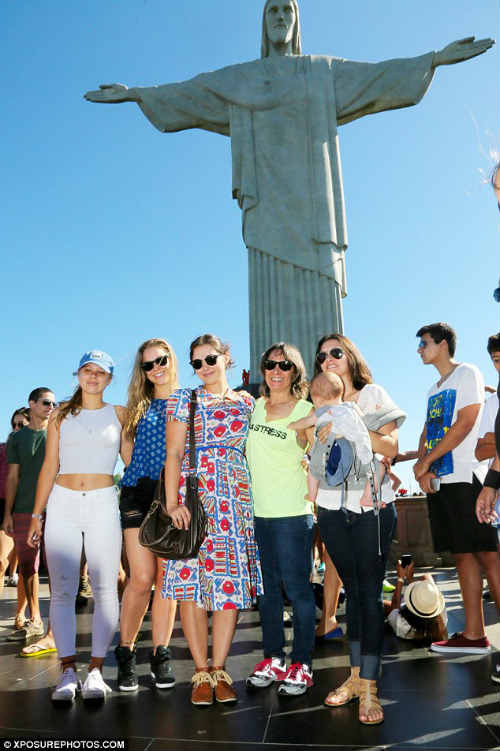 “Nữ hoàng UFC” diện bikini thả dáng trên biển ảnh 3 “Nữ hoàng UFC” diện bikini thả dáng trên biển ảnh 3