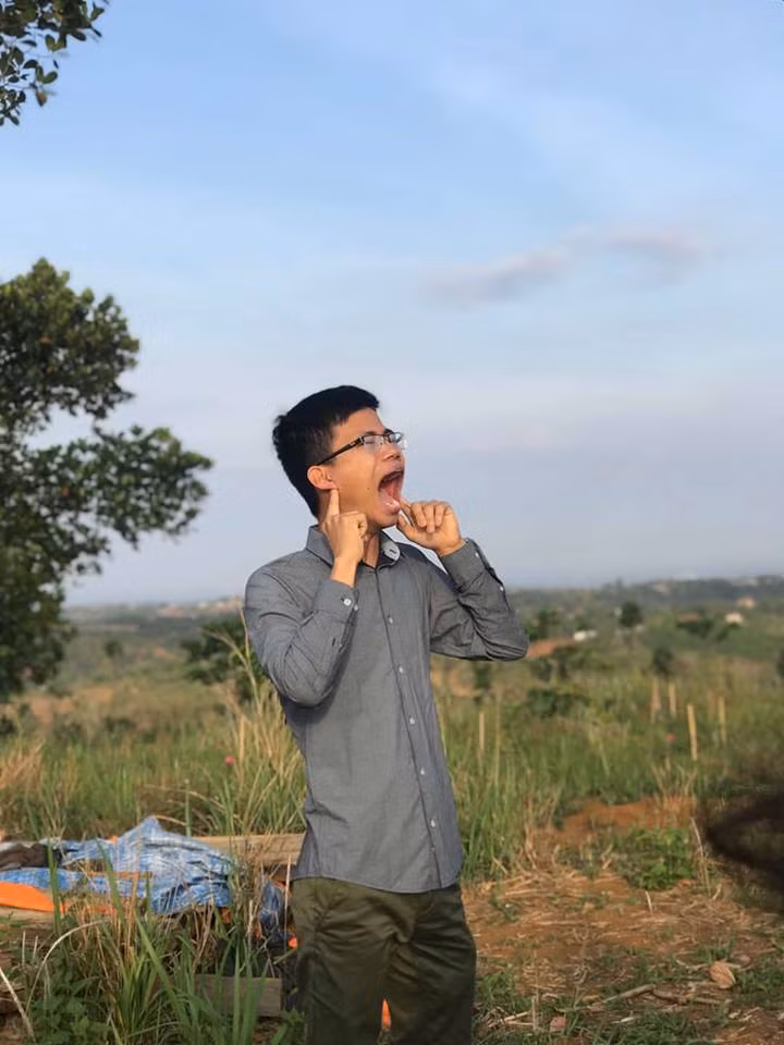 Đào Xuân Lộc tập luyện cách lấy hơi, phát âm tiếng Anh