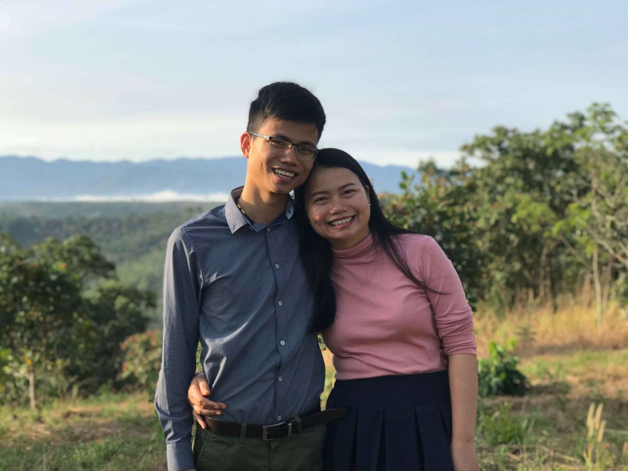 Đào Xuân Lộc và chị gái - Đào Thị Hằng - cô giáo tiếng Anh nổi tiếng tự lập làng HAMA và doanh nhân của thương hiệu mắm Thuyền Nan Đào Xuân Lộc và chị gái - Đào Thị Hằng - cô giáo tiếng Anh nổi tiếng tự lập làng HAMA và doanh nhân của thương hiệu mắm Thuyền Nan