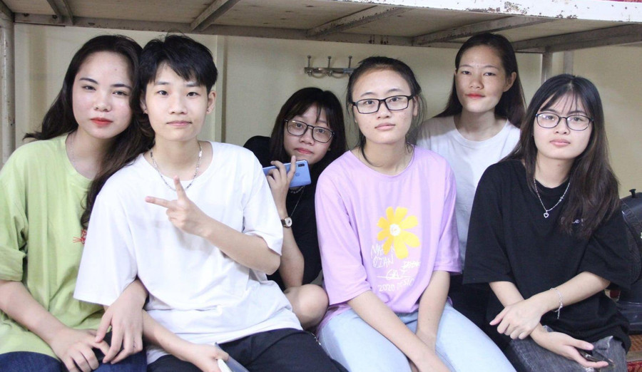 Nhiều sinh viên mong muốn giảm gánh nặng học phí. Ảnh minh họa Nhiều sinh viên mong muốn giảm gánh nặng học phí. Ảnh minh họa