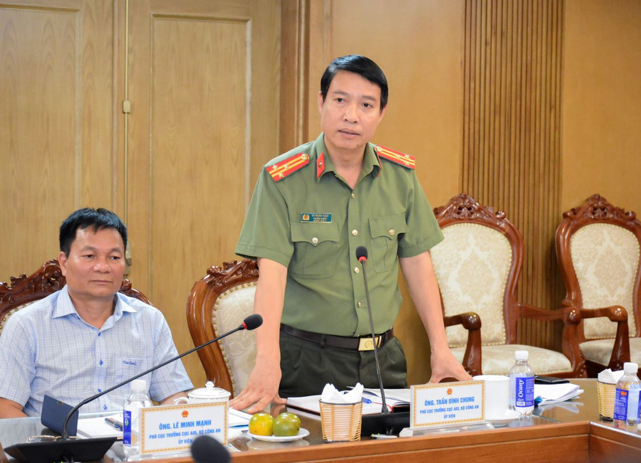 Thành viên Ban Chỉ đạo phát biểu tại phiên họp. Thành viên Ban Chỉ đạo phát biểu tại phiên họp.