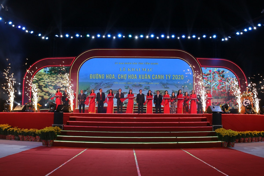 Đại biểu cắt băng khai mạc Đường hoa, Chợ hoa Xuân Canh Tý 2020.