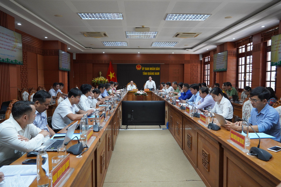 Thứ trưởng Bộ GD&ĐT Hoàng Minh Sơn và Đoàn công tác làm việc với Ban Chỉ đạo Kỳ thi tốt nghiệp THPT 2024 của tỉnh Quảng Nam. Thứ trưởng Bộ GD&ĐT Hoàng Minh Sơn và Đoàn công tác làm việc với Ban Chỉ đạo Kỳ thi tốt nghiệp THPT 2024 của tỉnh Quảng Nam.