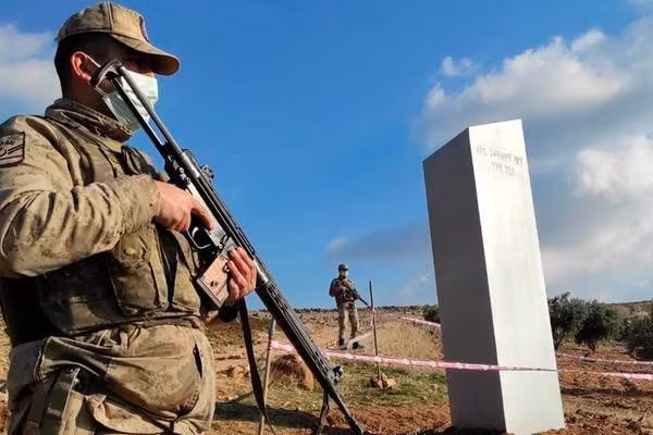 Khối kim loại bí ẩn xuất hiện ở Thổ Nhĩ Kỳ.