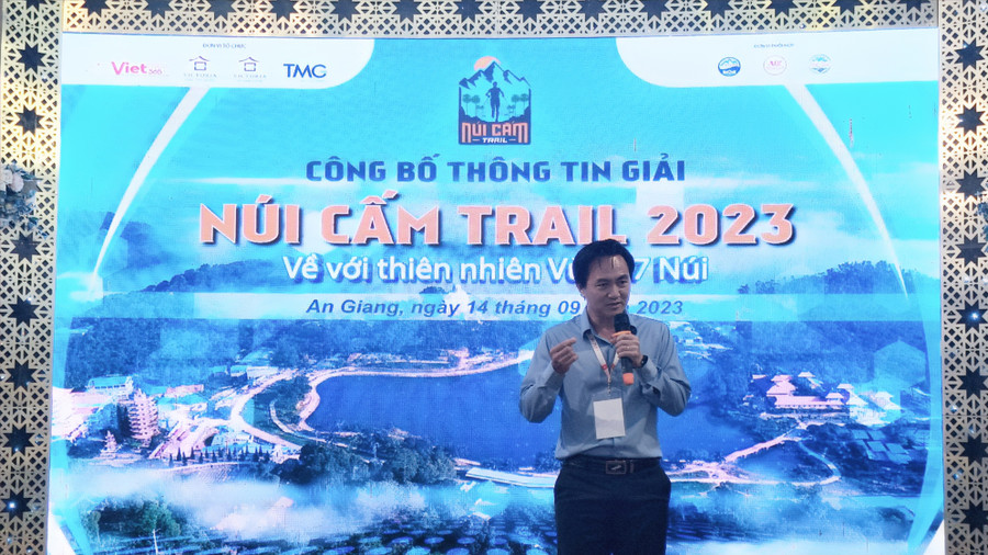 Ông Phạm Minh Tuấn - Trưởng ban tổ chức giải phát biểu tại buổi họp báo. Ông Phạm Minh Tuấn - Trưởng ban tổ chức giải phát biểu tại buổi họp báo.