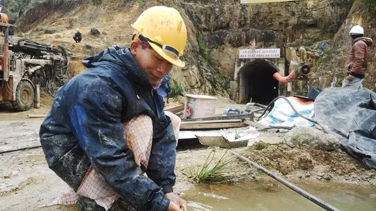 Anh Nguyễn Văn Tuấn, một trong số 3 người may mắn thoát nạn trong vụ sập hầm thủy điện