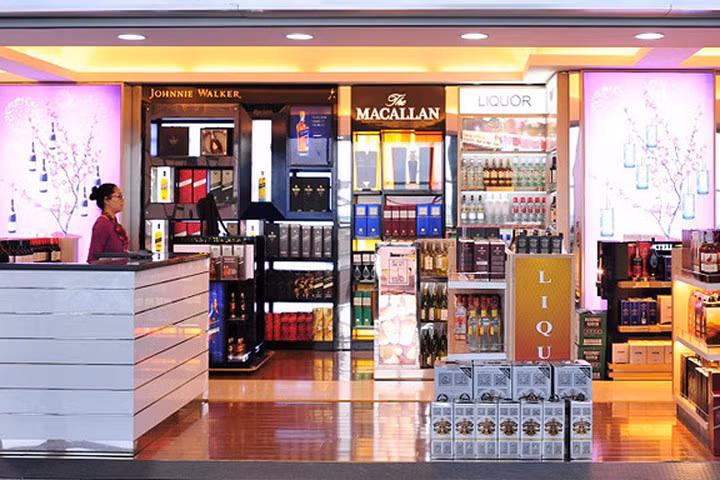 Khách Trung Quốc ăn cắp ở cửa hàng miễn thuế sân bay Nội Bài