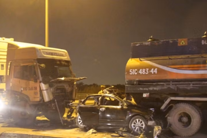 Hiện trường vụ tai nạn kinh hoàng trên cầu Phú Mỹ