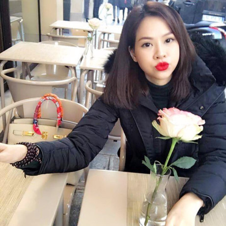 Hai con nhưng con dâu của tỷ phú Hoàng Kiều còn đẹp hơn Ngọc Trinh - Ảnh 5 Hai con nhung con dau cua ty phu Hoang Kieu con dep hon Ngoc Trinh - Anh 5