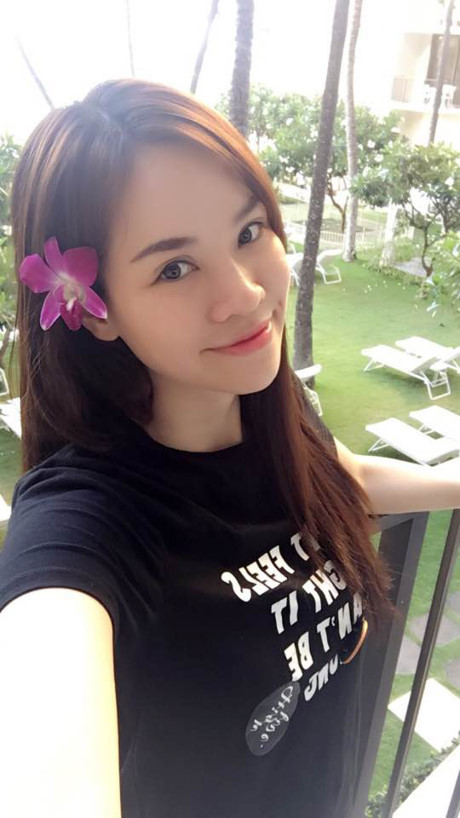 Hai con nhưng con dâu của tỷ phú Hoàng Kiều còn đẹp hơn Ngọc Trinh - Ảnh 7 Hai con nhung con dau cua ty phu Hoang Kieu con dep hon Ngoc Trinh - Anh 7