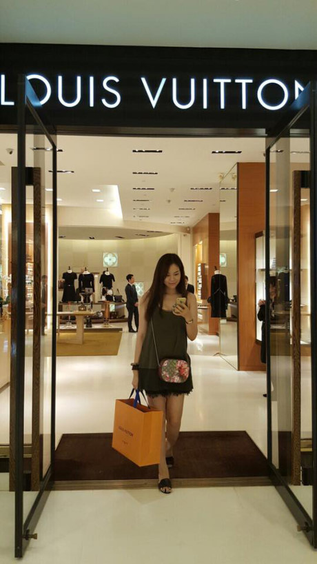 Hai con nhưng con dâu của tỷ phú Hoàng Kiều còn đẹp hơn Ngọc Trinh - Ảnh 13 Hai con nhung con dau cua ty phu Hoang Kieu con dep hon Ngoc Trinh - Anh 13