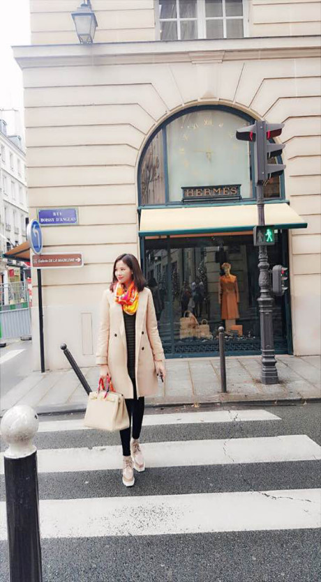 Hai con nhưng con dâu của tỷ phú Hoàng Kiều còn đẹp hơn Ngọc Trinh - Ảnh 11 Hai con nhung con dau cua ty phu Hoang Kieu con dep hon Ngoc Trinh - Anh 11