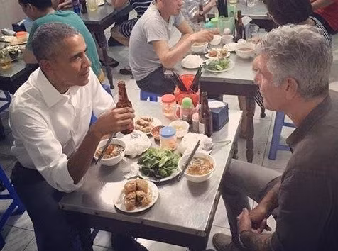 Đoán xem: Sau bún chả, hôm nay ông Obama ăn gì ở Sài Gòn?