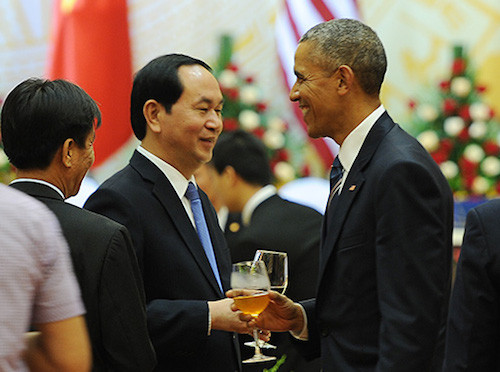 tong-thong-obama-nghe-nhac-dan-toc-viet-nam-trong-tiec-chieu-dai
