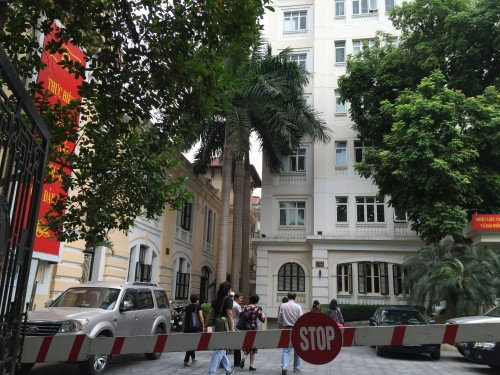 Bán Hãng phim truyện VN: Các nghệ sĩ gạo cội họp 