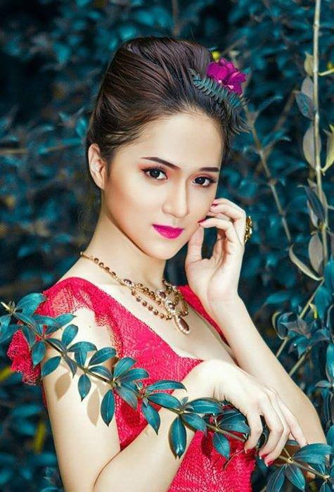 Cuộc sống giàu có của mỹ nhân chuyển giới đẹp nhất Việt Nam - Ảnh 1. Cuộc sống giàu có của mỹ nhân chuyển giới đẹp nhất Việt Nam - Ảnh 1.