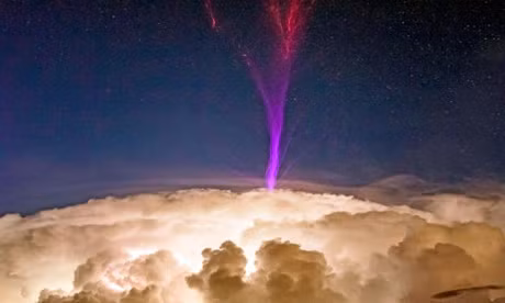 Tia set mau tim ky la tren dam may o Australia - Anh 2