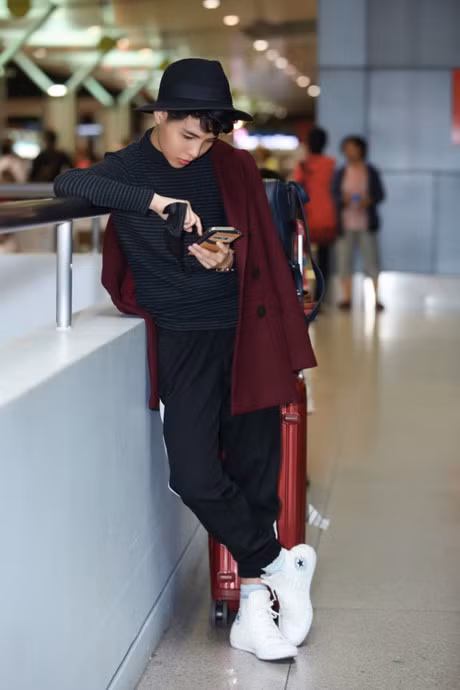 Vu Cat Tuong bi an di lam giam khao o nuoc ngoai - Anh 5