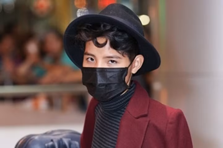 Vũ Cát Tường bí ẩn đi làm giám khảo ở nước ngoài