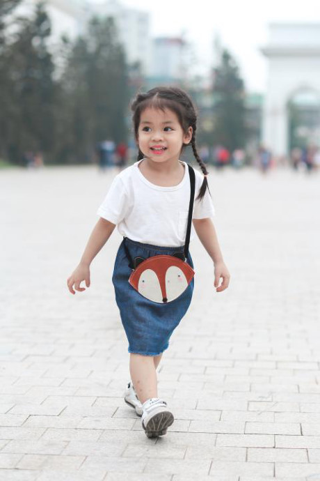 Bé 3 tuổi tự phối đồ mặc hàng ngày, sành điệu như mẫu nhí - Ảnh 12 Be 3 tuoi tu phoi do mac hang ngay, sanh dieu nhu mau nhi - Anh 12