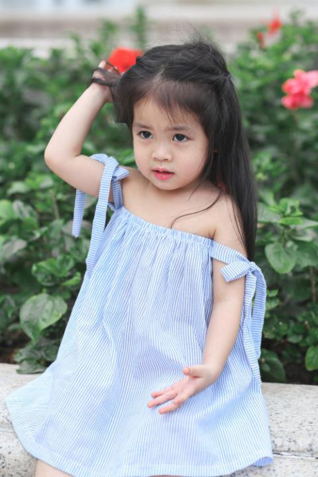 Bé 3 tuổi tự phối đồ mặc hàng ngày, sành điệu như mẫu nhí - Ảnh 6 Be 3 tuoi tu phoi do mac hang ngay, sanh dieu nhu mau nhi - Anh 6