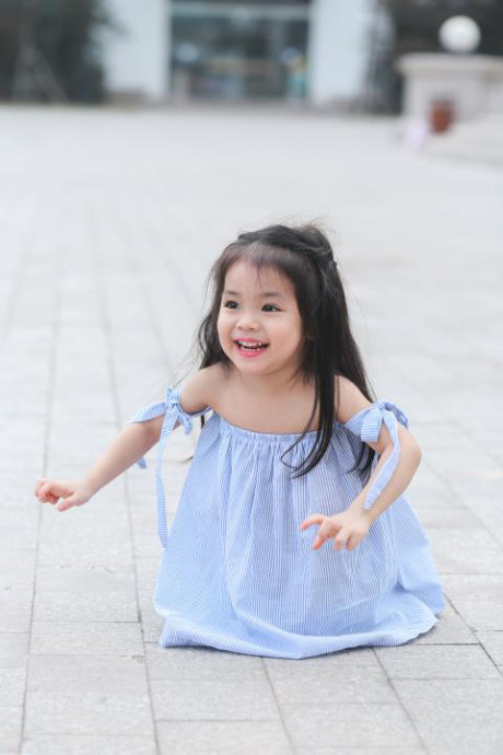 Bé 3 tuổi tự phối đồ mặc hàng ngày, sành điệu như mẫu nhí - Ảnh 9 Be 3 tuoi tu phoi do mac hang ngay, sanh dieu nhu mau nhi - Anh 9