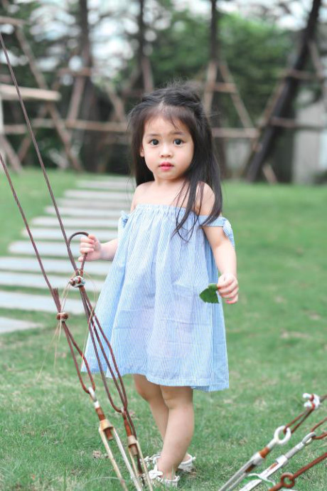 Bé 3 tuổi tự phối đồ mặc hàng ngày, sành điệu như mẫu nhí - Ảnh 5 Be 3 tuoi tu phoi do mac hang ngay, sanh dieu nhu mau nhi - Anh 5