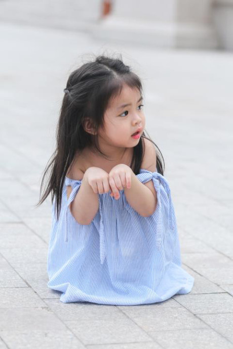 Bé 3 tuổi tự phối đồ mặc hàng ngày, sành điệu như mẫu nhí - Ảnh 8 Be 3 tuoi tu phoi do mac hang ngay, sanh dieu nhu mau nhi - Anh 8