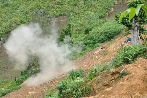 Tận thấy địa đạo trong lòng núi của 