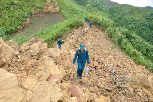 Tận thấy địa đạo trong lòng núi của 