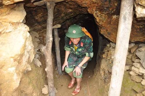 Tận thấy địa đạo trong lòng núi của 