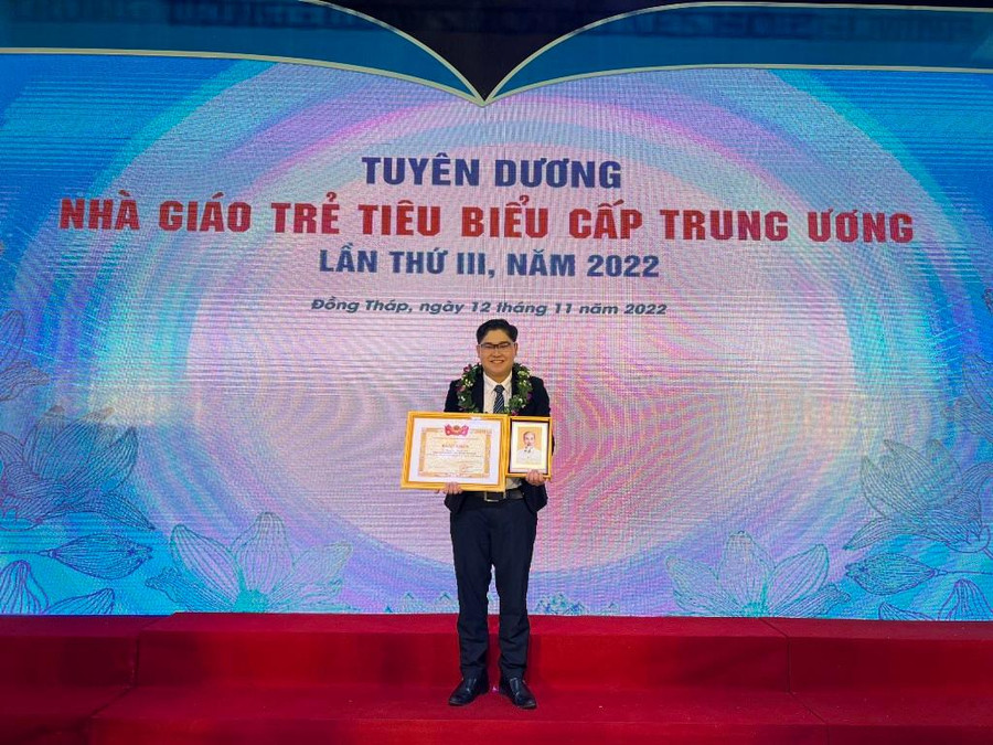 Thầy Nguyễn Thanh Hà được tuyên dương Nhà giáo trẻ tiêu biểu cấp Trung ương do Trung ương Đoàn tổ chức. Thầy Nguyễn Thanh Hà được tuyên dương Nhà giáo trẻ tiêu biểu cấp Trung ương do Trung ương Đoàn tổ chức.