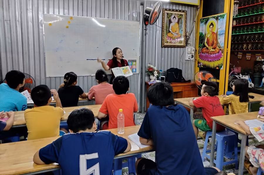Giờ học của trẻ tại Phật đường Pháp Tuyền, phường Trảng Dài, TP Biên Hòa, Đồng Nai. Ảnh: Minh Anh