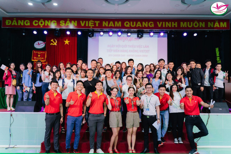 Ngày hội giới thiệu việc làm của VietjetAir tại Trường Đại họcTây Đô