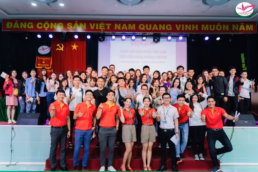 Ngày hội giới thiệu việc làm của VietjetAir tại Trường Đại họcTây Đô