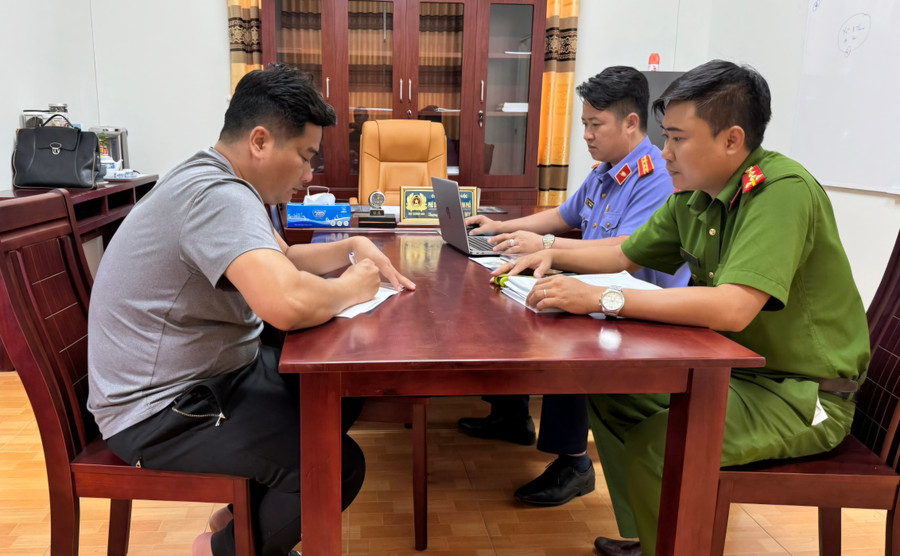 Tăng Tấn Đạt tại Cơ quan Công an. (Ảnh: V.V)