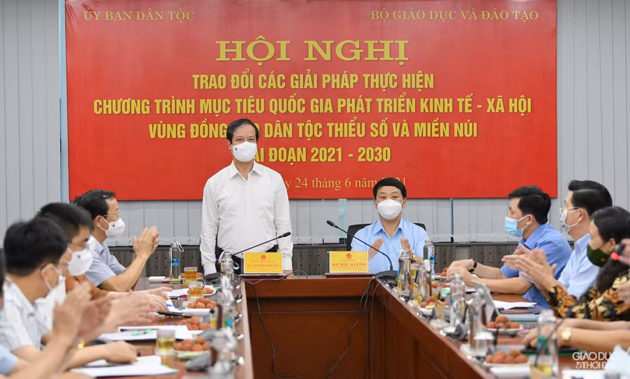 Bộ trưởng Nguyễn Kim Sơn phát biểu tại hội nghị. 