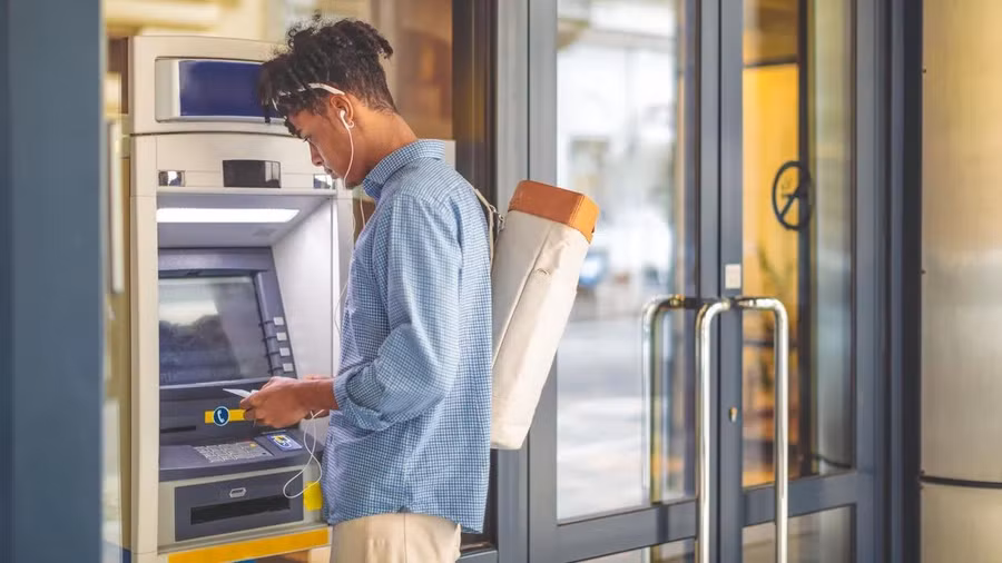 Trừ khi được cha mẹ hậu thuẫn tiền bạc, không thì thấu chi quá khó tránh.