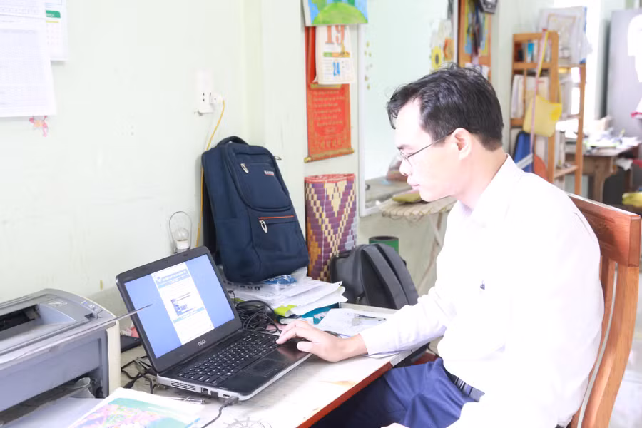 Thầy Long cũng tích cực đổi mới, sáng tạo trong giảng dạy với nhiều sáng kiến nổi bật trong dạy học.