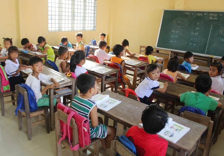 Giờ học của học sinh lớp ghép điểm trường Phú Lâm của Tiểu học Phú Gia, huyện Hương Khê, tỉnh Hà Tĩnh. Ảnh: NT Giờ học của học sinh lớp ghép điểm trường Phú Lâm của Tiểu học Phú Gia, huyện Hương Khê, tỉnh Hà Tĩnh. Ảnh: NT