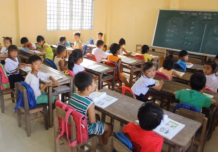 Giờ học của học sinh lớp ghép điểm trường Phú Lâm của Tiểu học Phú Gia, huyện Hương Khê, tỉnh Hà Tĩnh. Ảnh: NT