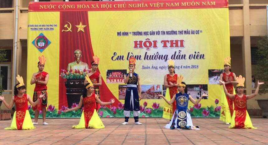 HS Trường THPT Xuân Áng tại hội thi "Em làm hướng dẫn viên"